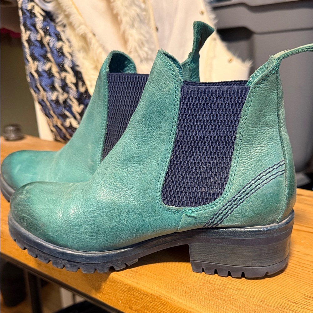 ‼️SOLD‼️Bueno Teal Chelsea Boots